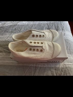 🤍 XOXO White Slip-On Embroidered Floral Sneakers with Gold Accents